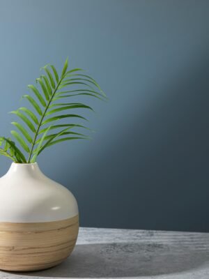 Neutral Wavy Vase with Dried Palm Leaves